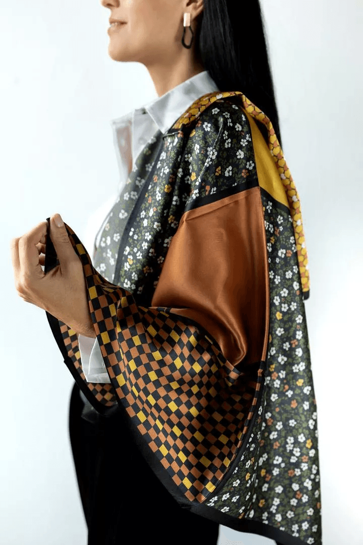 Pár, který si užívá zmrzlinu